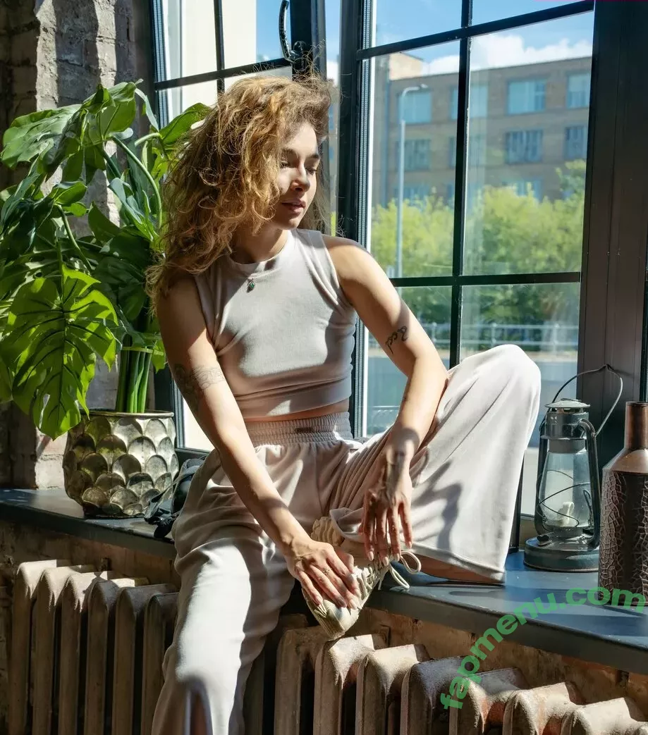 Nikol Beylik nude photo #1240 (Lily Hayjes / Wandaweb / nikolxxnikol)