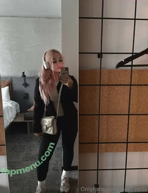  nude photo #0002