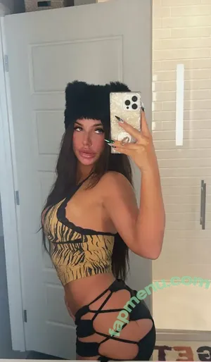 Nikolrinn / Nicole Rinicella nude photo #0025