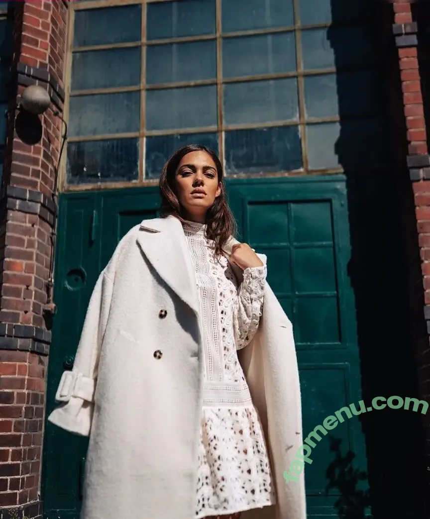 Nilam Farooq nude photo #0004 (nilam.farooq / nilamfarooq)