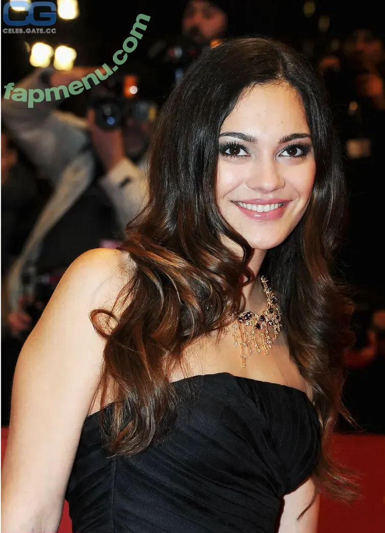 Nilam Farooq nude photo #0109 (nilam.farooq / nilamfarooq)