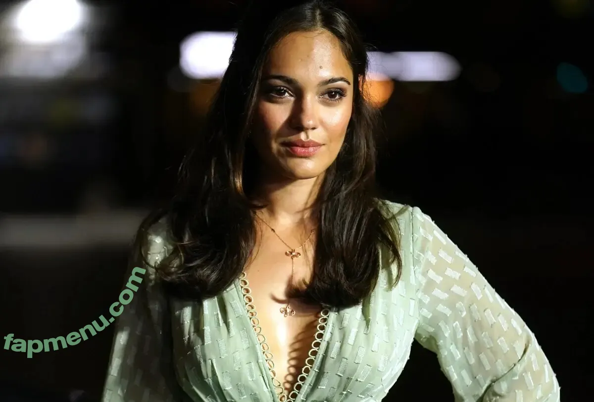 Nilam Farooq nude photo #0112 (nilam.farooq / nilamfarooq)