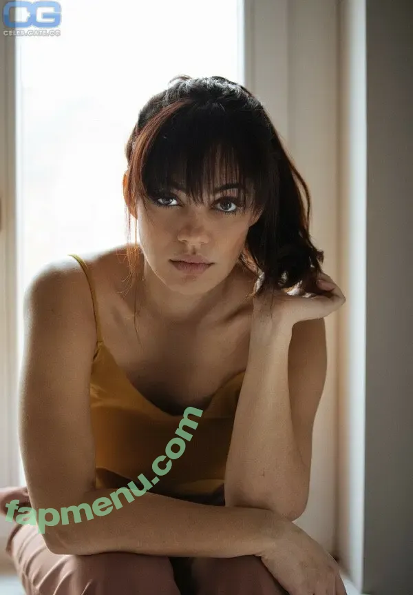 Nilam Farooq nude photo #0114 (nilam.farooq / nilamfarooq)