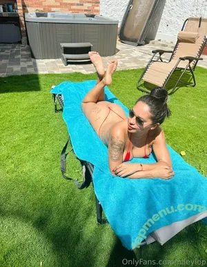 nileylop / lopezniley_ nude photo #0051