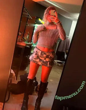 Nilufer Yanya / niluferyanyaaaaaa nude photo #0019