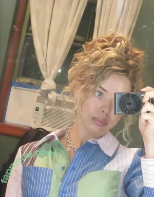 Nilufer Yanya / niluferyanyaaaaaa nude photo #0033