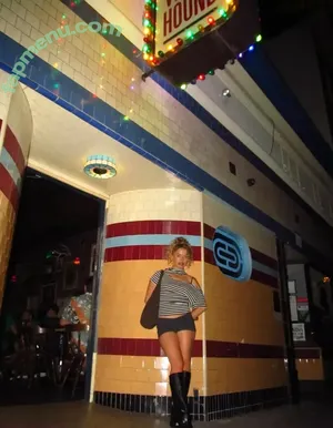 Nilufer Yanya / niluferyanyaaaaaa nude photo #0044