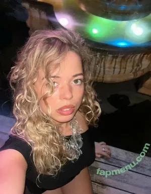 Nilufer Yanya / niluferyanyaaaaaa nude photo #0047