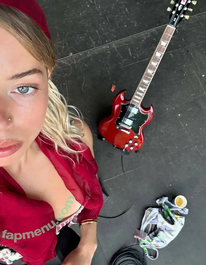 Nilufer Yanya nude photo #0020 (niluferyanyaaaaaa)