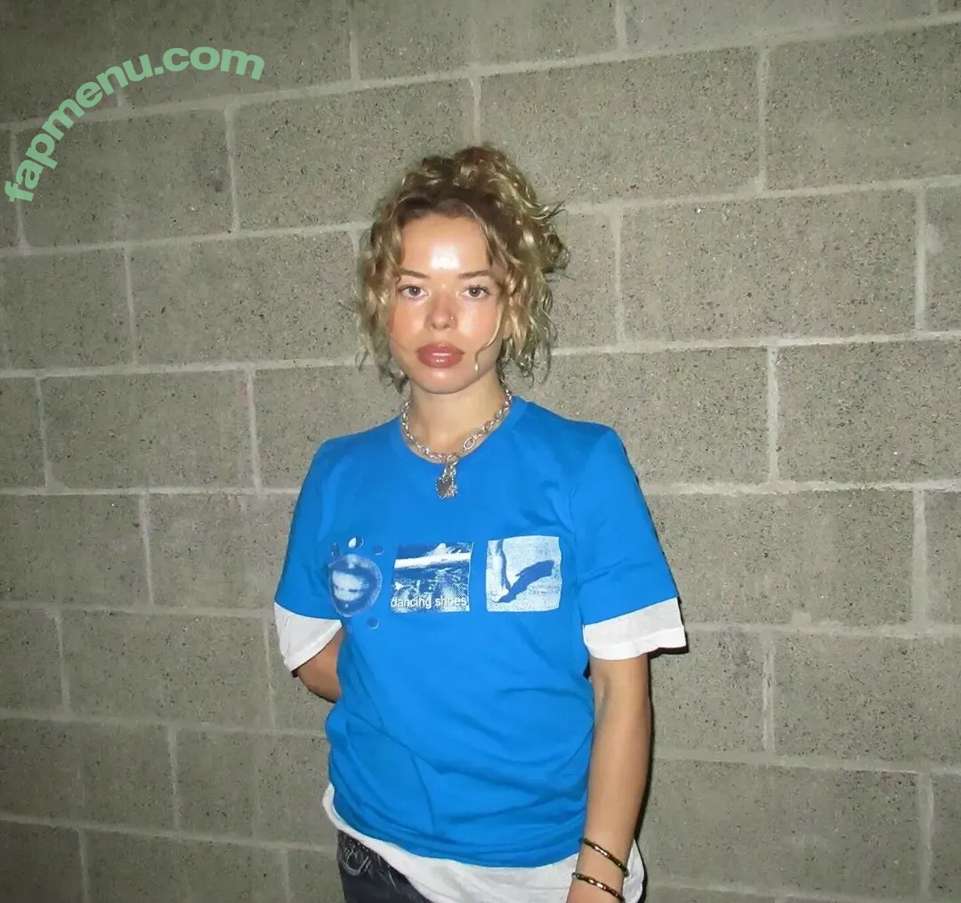 Nilufer Yanya nude photo #0027 (niluferyanyaaaaaa)