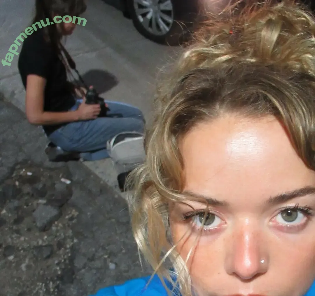 Nilufer Yanya nude photo #0031 (niluferyanyaaaaaa)