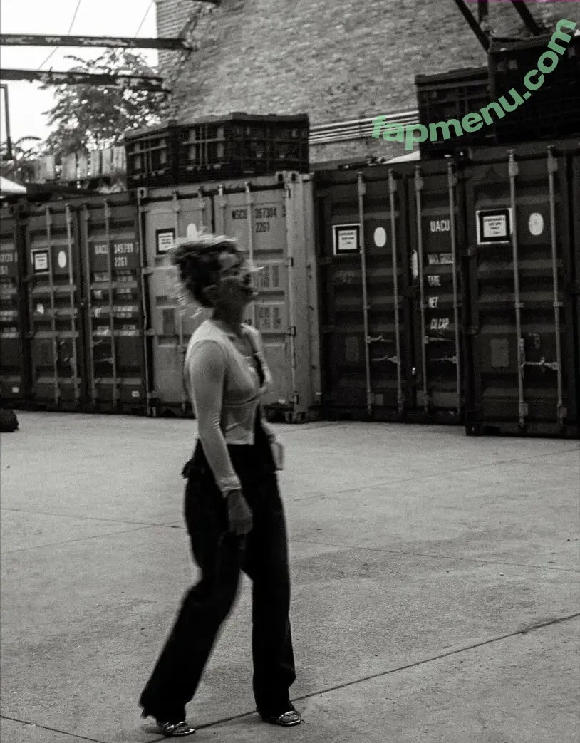 Nilufer Yanya nude photo #0039 (niluferyanyaaaaaa)