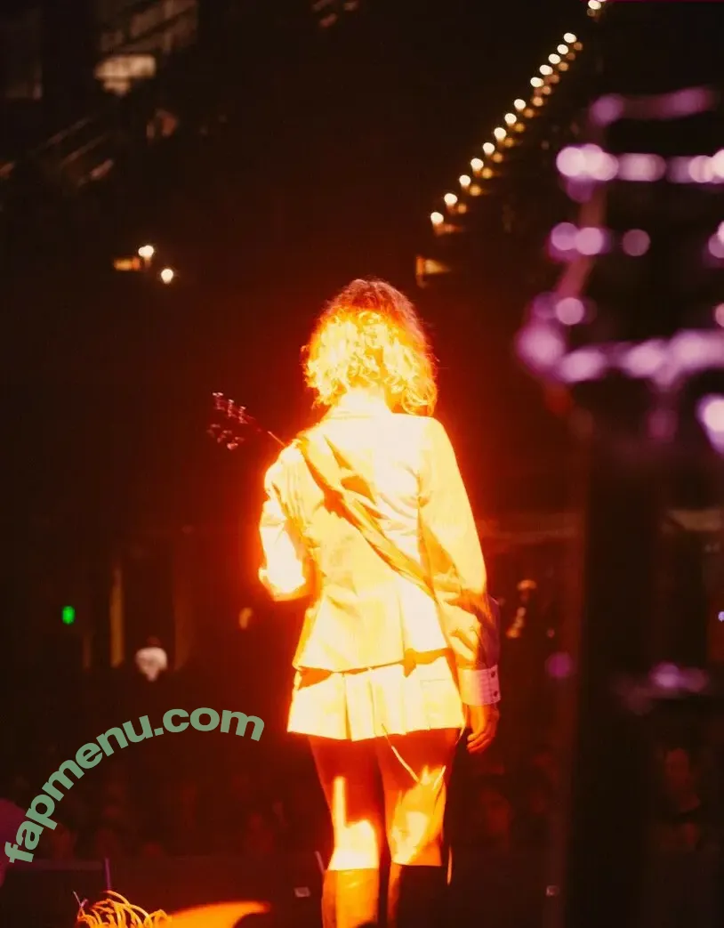 Nilufer Yanya nude photo #0045 (niluferyanyaaaaaa)