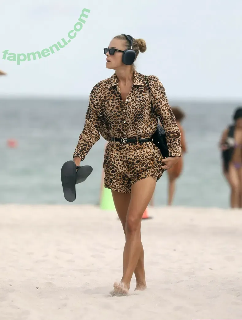 nina_agdal nude photo #1054 (niag98 / ninaagdal)