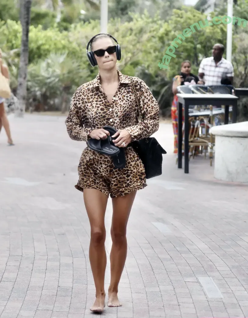 nina_agdal nude photo #1060 (niag98 / ninaagdal)