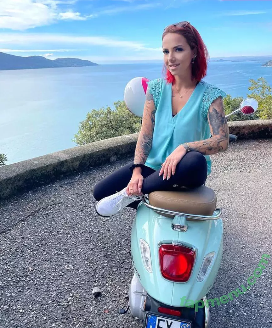 Nina Devil nude photo #0001 (MyNinaDevil / NinaDevil / NinaDevil666 / ninadevil_free / ninadeviloffizielles)