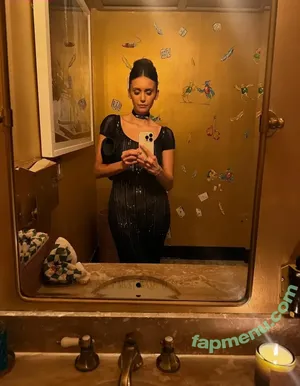 Nina Dobrev / nina nude photo #2120