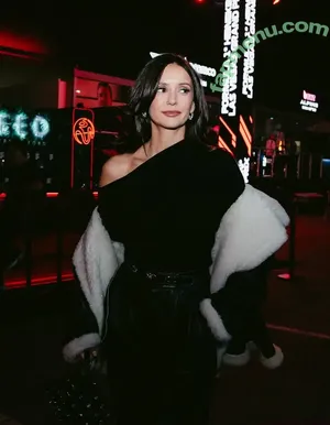 Nina Dobrev / nina nude photo #2370