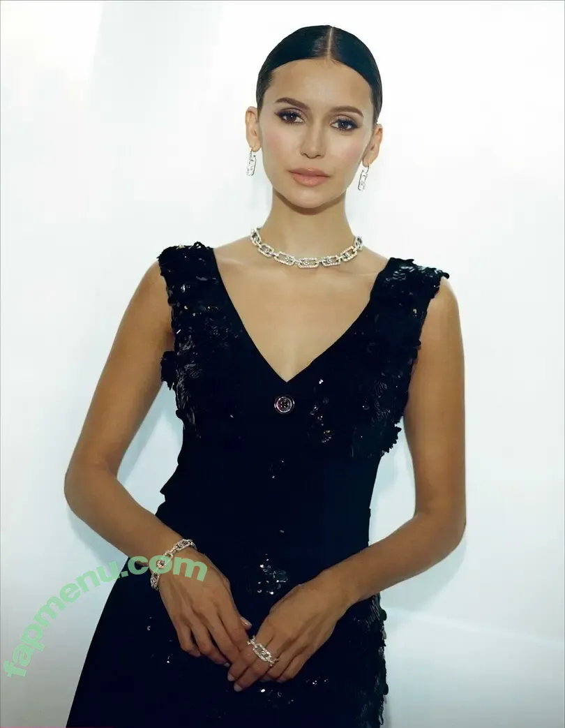 Nina Dobrev nude photo #2174 (nina)