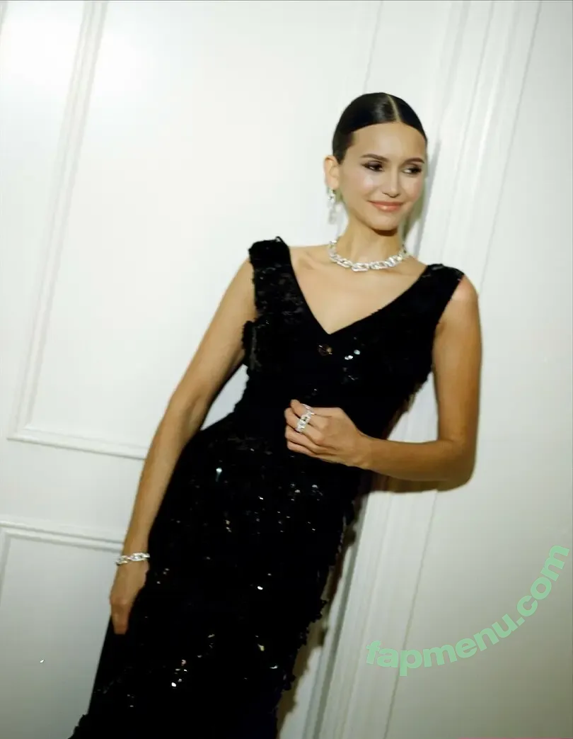 Nina Dobrev nude photo #2179 (nina)