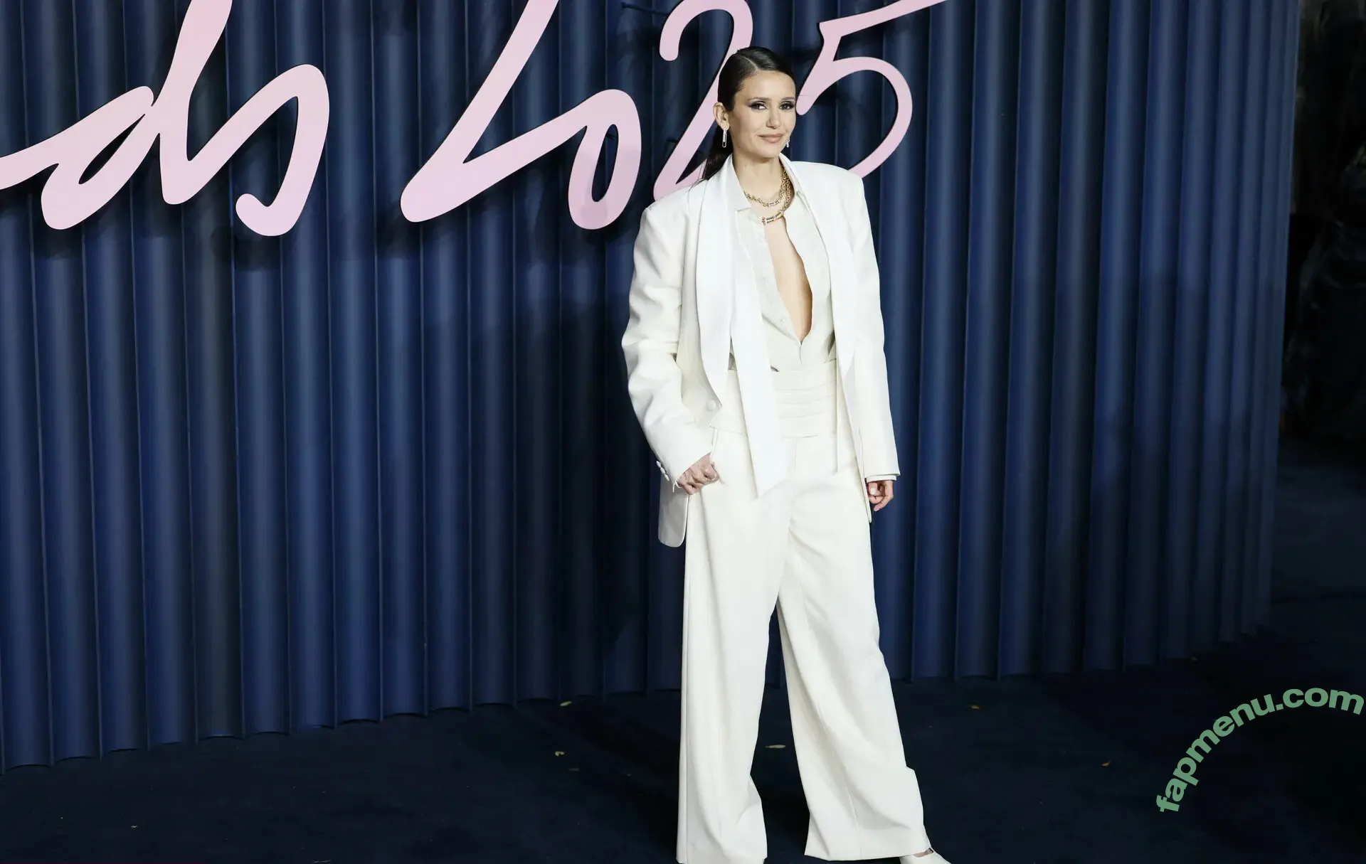 Nina Dobrev nude photo #2467 (nina / nina_dobrev)