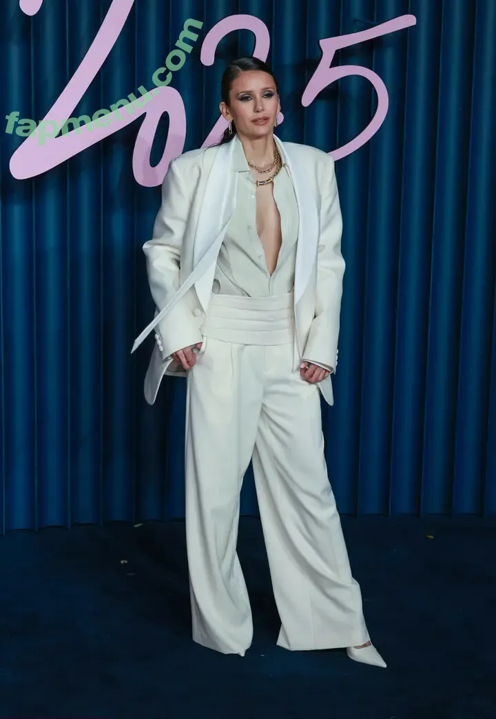 Nina Dobrev nude photo #2469 (nina / nina_dobrev)