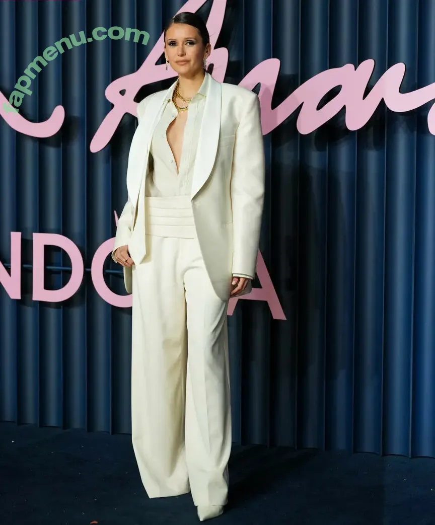 Nina Dobrev nude photo #2476 (nina / nina_dobrev)