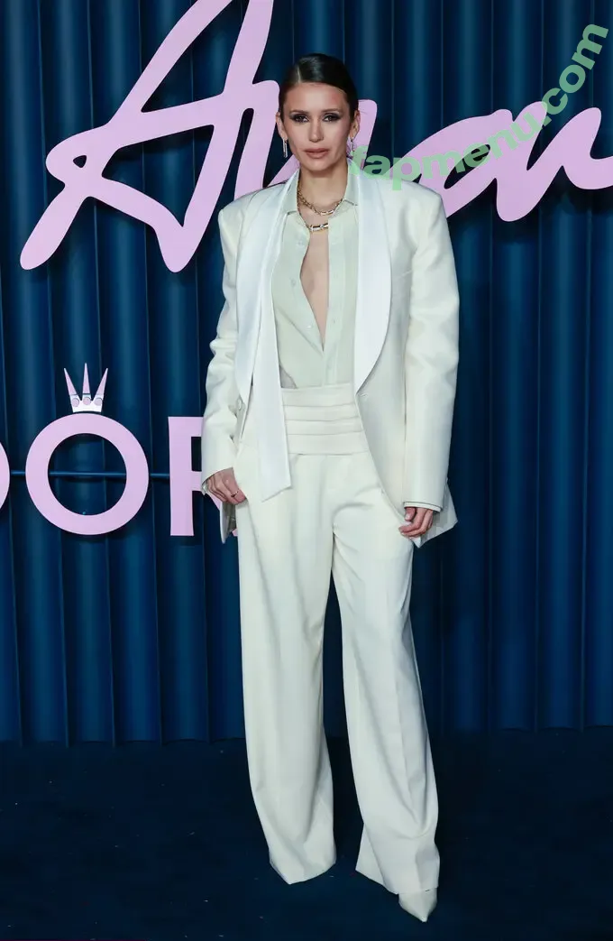 Nina Dobrev nude photo #2482 (nina / nina_dobrev)