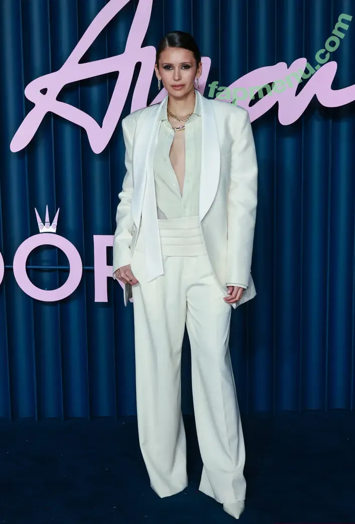 Nina Dobrev nude photo #2483 (nina / nina_dobrev)