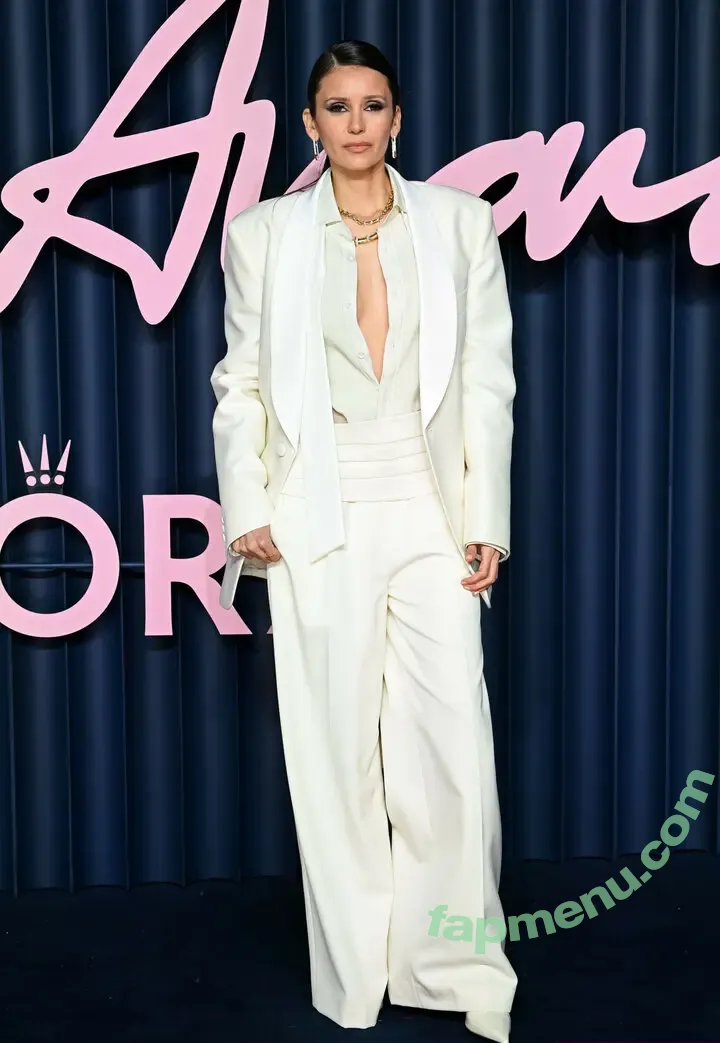 Nina Dobrev nude photo #2500 (nina / nina_dobrev)