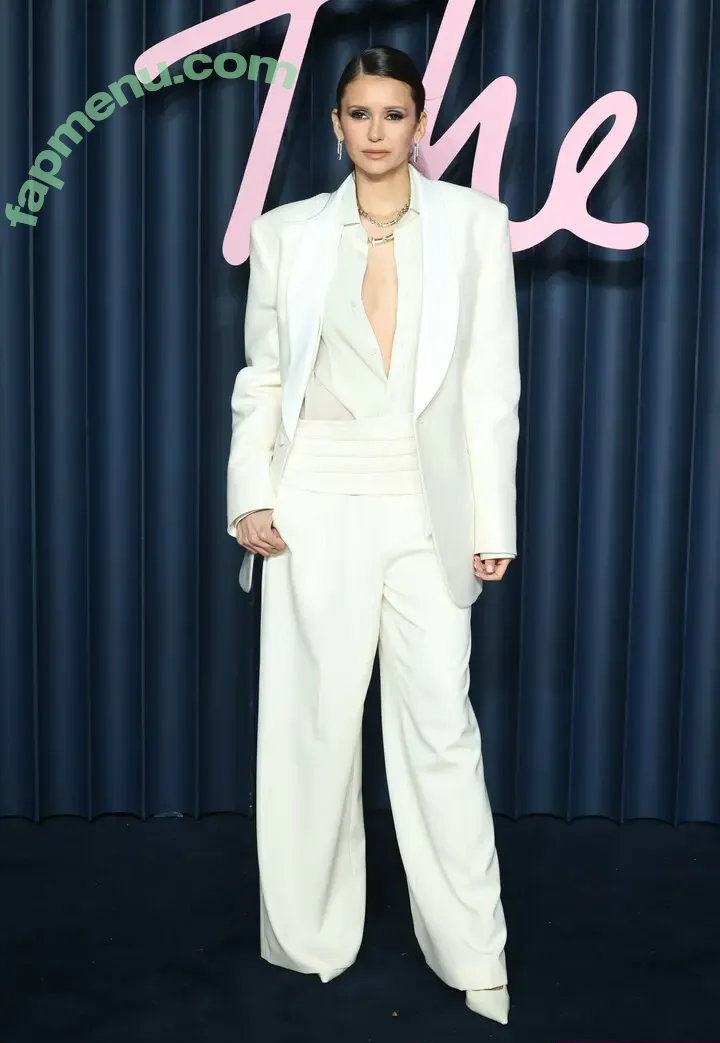 Nina Dobrev nude photo #2501 (nina / nina_dobrev)