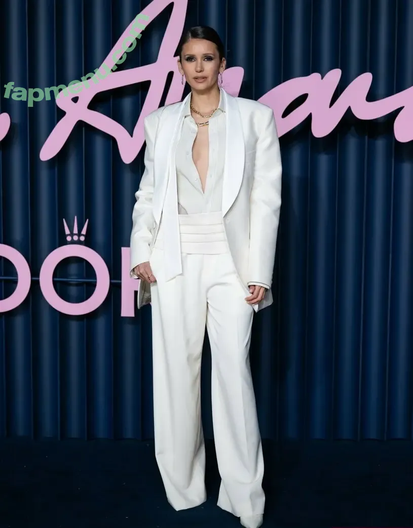 Nina Dobrev nude photo #2504 (nina / nina_dobrev)