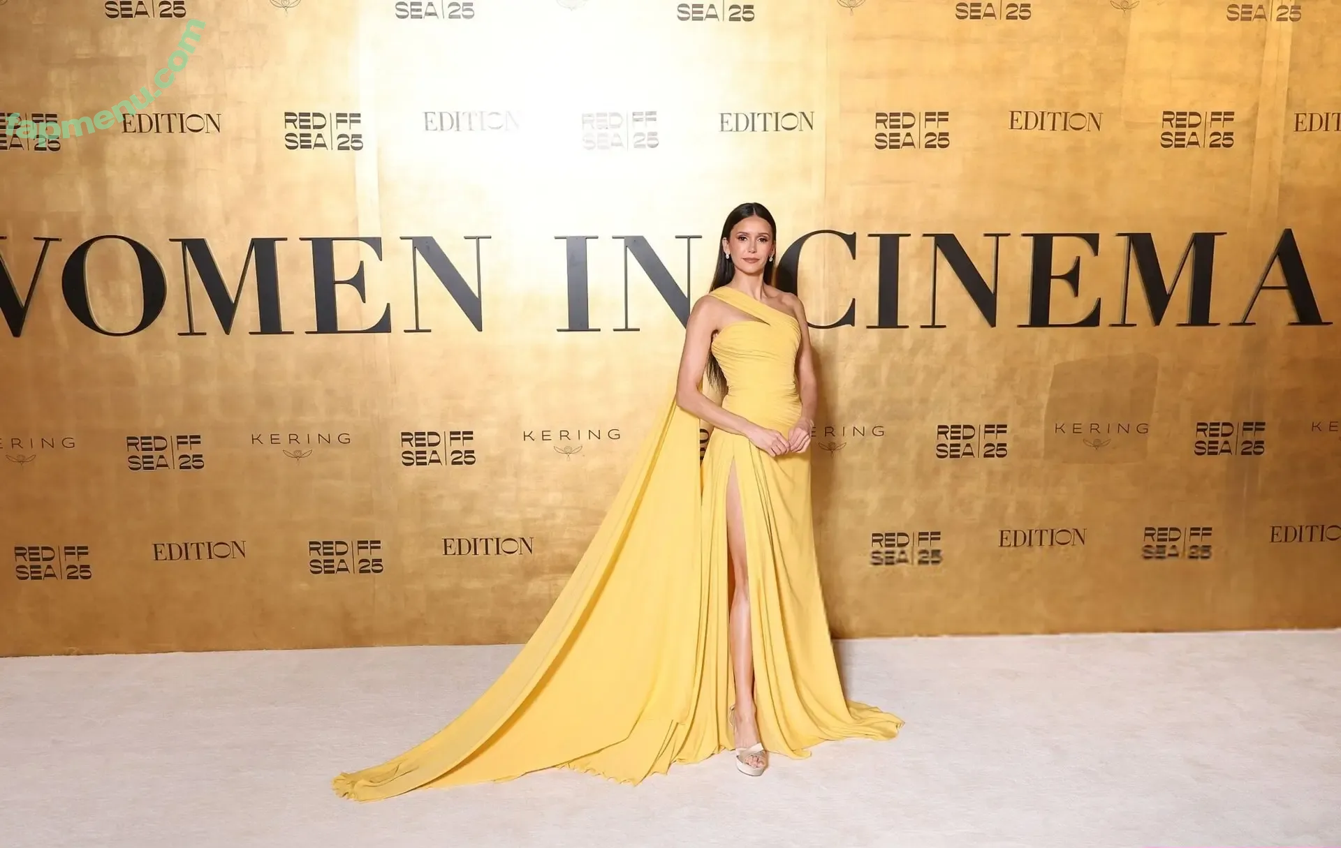 Nina Dobrev nude photo #2549 (nina / nina_dobrev)