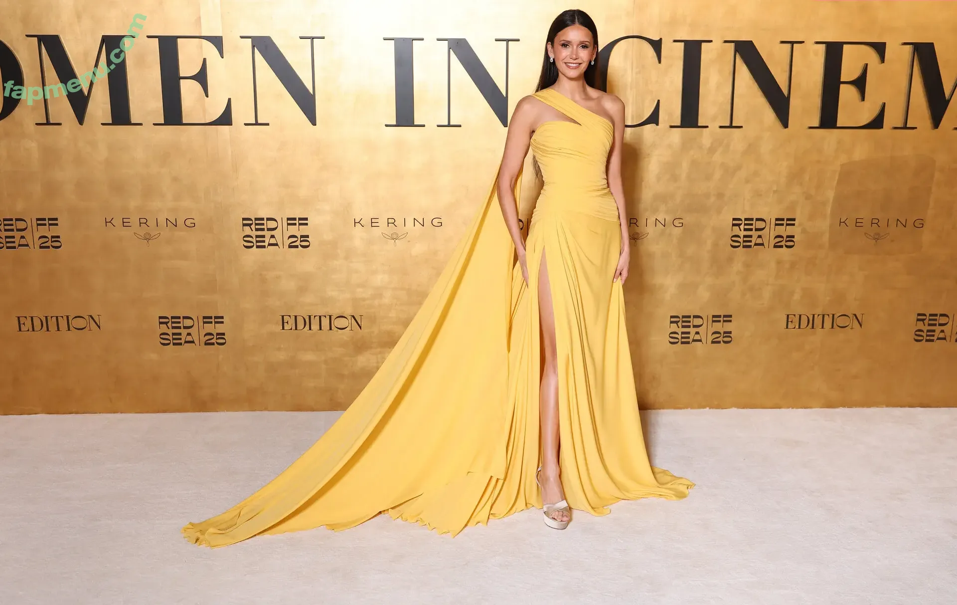 Nina Dobrev nude photo #2557 (nina / nina_dobrev)