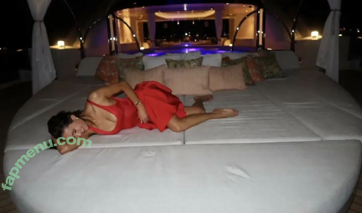 Nina Dobrev nude photo #2669 (nina / nina_dobrev)