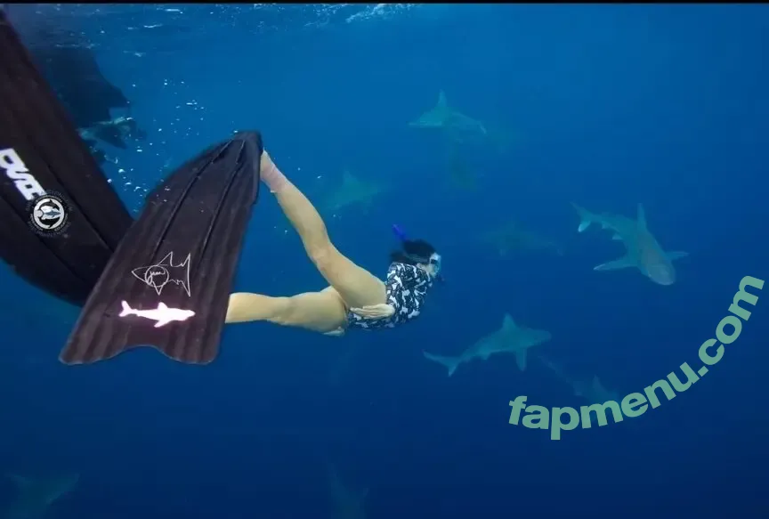 Nina Dobrev nude photo #2737 (nina / nina_dobrev)