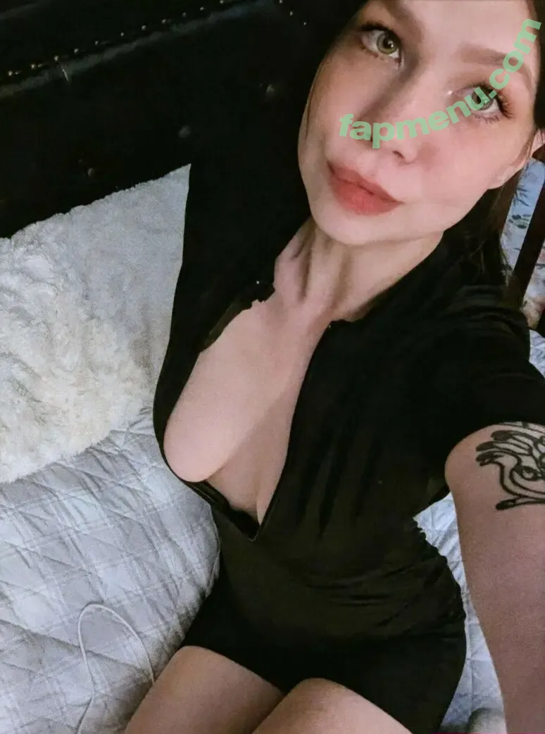 ninavossxo nude photo #0017 (ninavossxo)