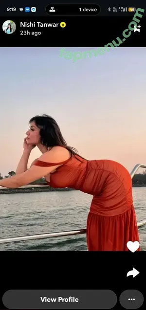 Nishi Tanwar / nishi_tanwar__ nude photo #0017