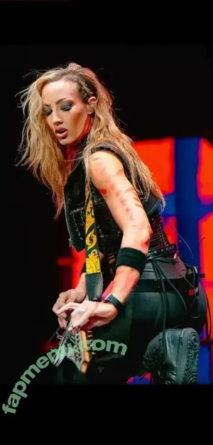 Nita Strauss / hurricanenita nude photo #0023