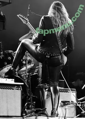 Nita Strauss / hurricanenita nude photo #0042