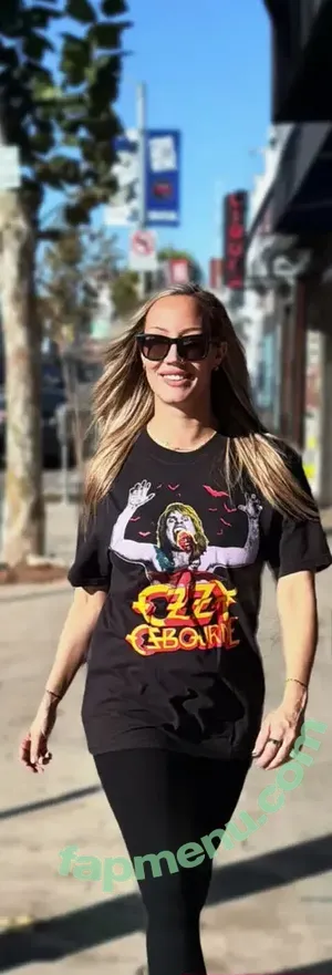 Nita Strauss / hurricanenita nude photo #0044