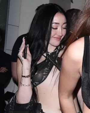 Noah Cyrus / noahcyrus nude photo #0102