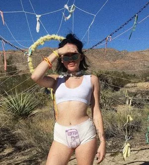 Noah Cyrus / noahcyrus nude photo #0130