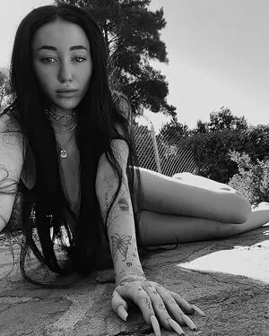 Noah Cyrus / noahcyrus nude photo #0172