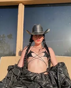 Noah Cyrus / noahcyrus nude photo #0185