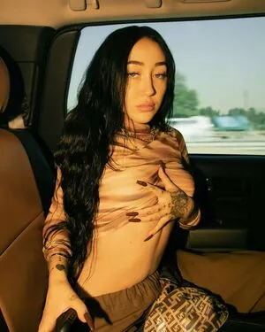 Noah Cyrus / noahcyrus nude photo #0195