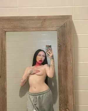 Noah Cyrus / noahcyrus nude photo #0203