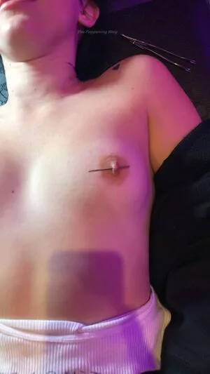 Noah Cyrus / noahcyrus nude photo #0216