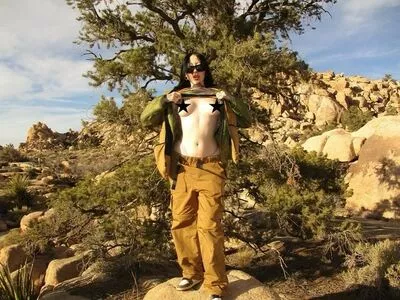 Noah Cyrus / noahcyrus nude photo #0222