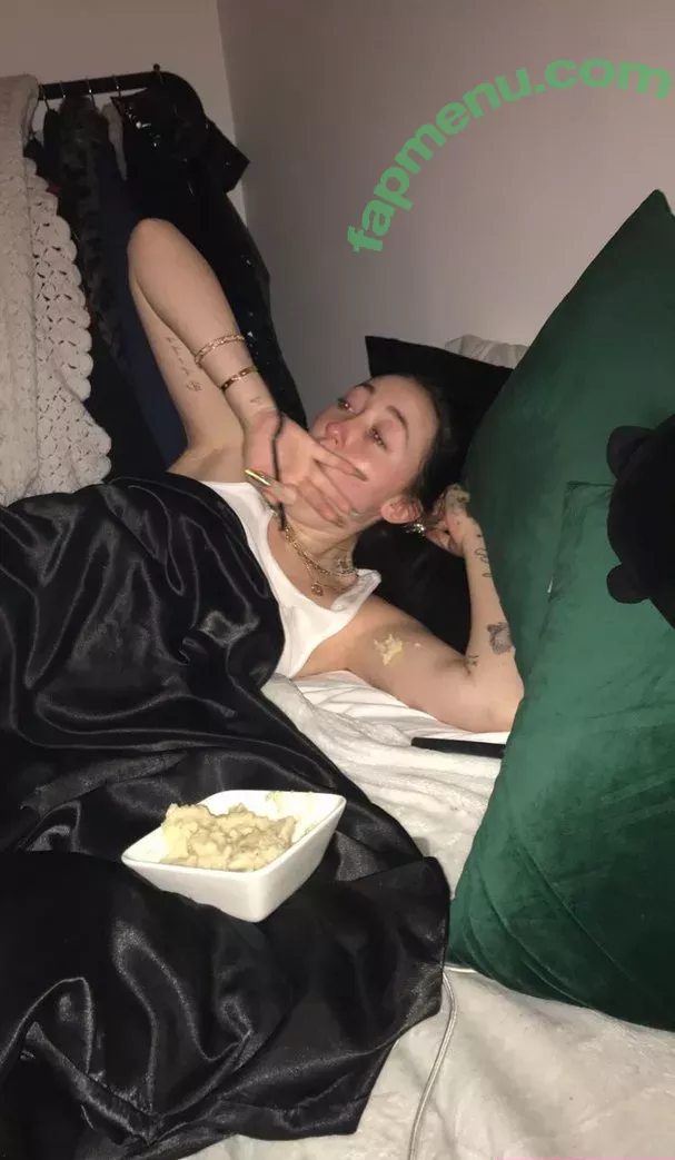 Noah Cyrus nude photo #0036 (noahcyrus)